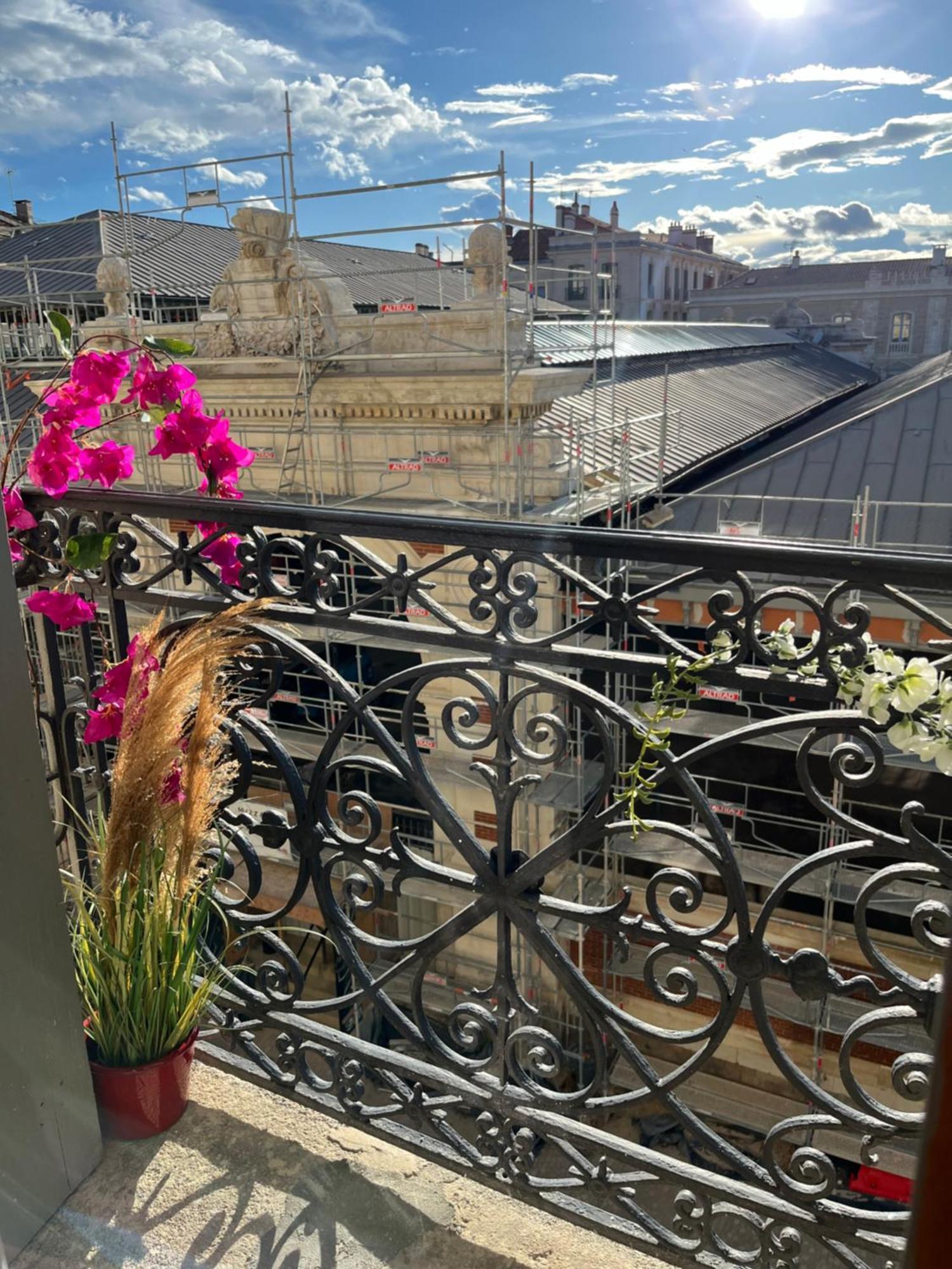 Appartement De Charme Avec Balcon Au Pied Des Commerces Béziers Exterior foto